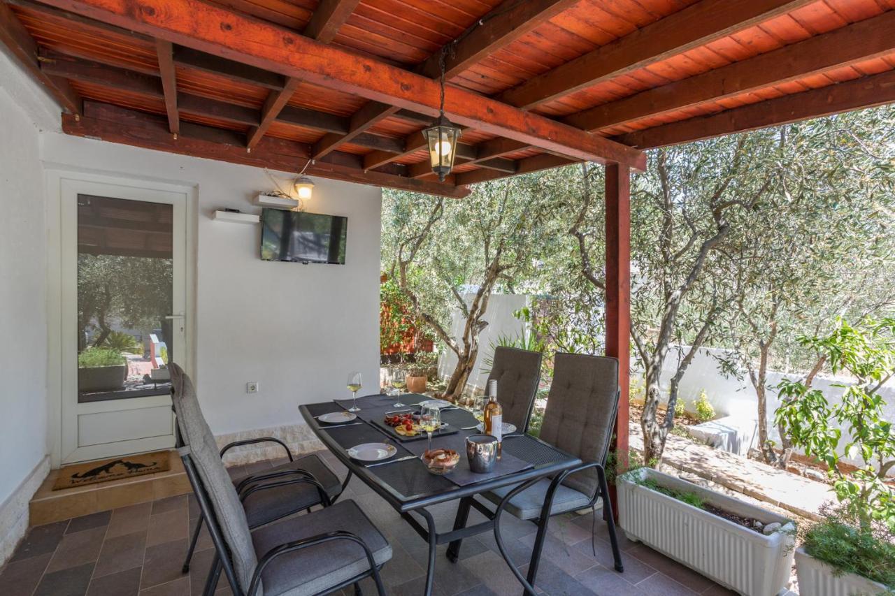 Villa House Oliva With Private Pool And Large Garden Stari Grad  Exterior foto