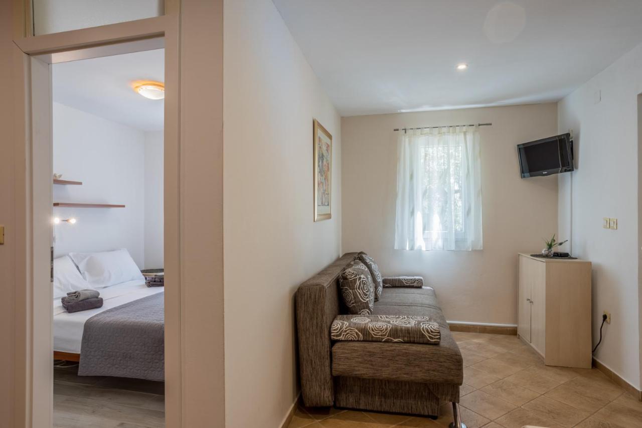 Villa House Oliva With Private Pool And Large Garden Stari Grad  Exterior foto