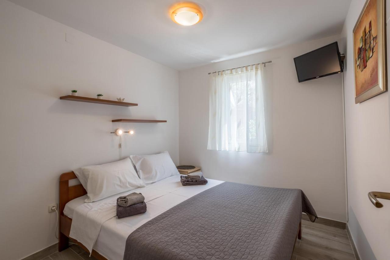 Villa House Oliva With Private Pool And Large Garden Stari Grad  Exterior foto
