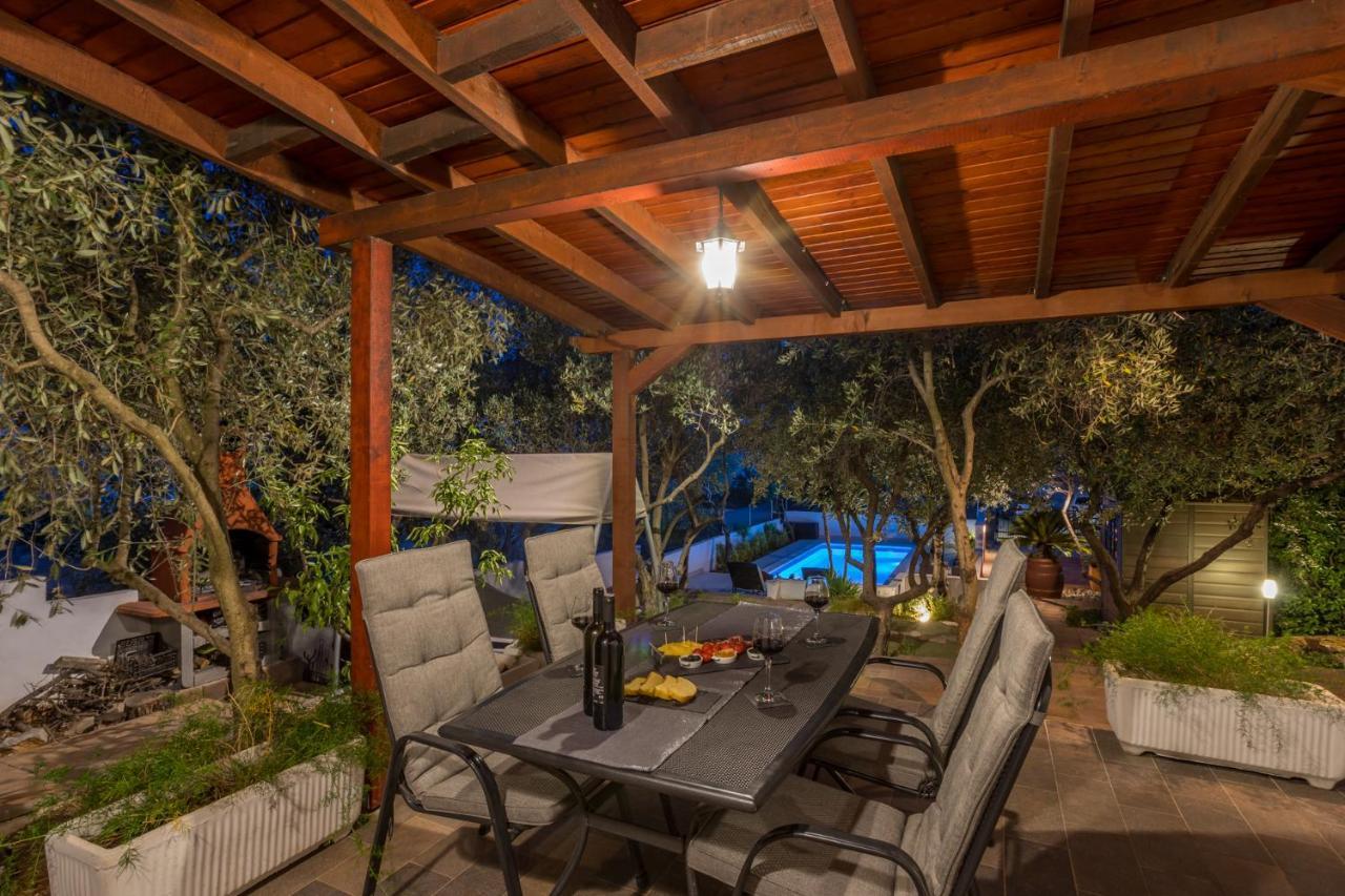 Villa House Oliva With Private Pool And Large Garden Stari Grad  Exterior foto