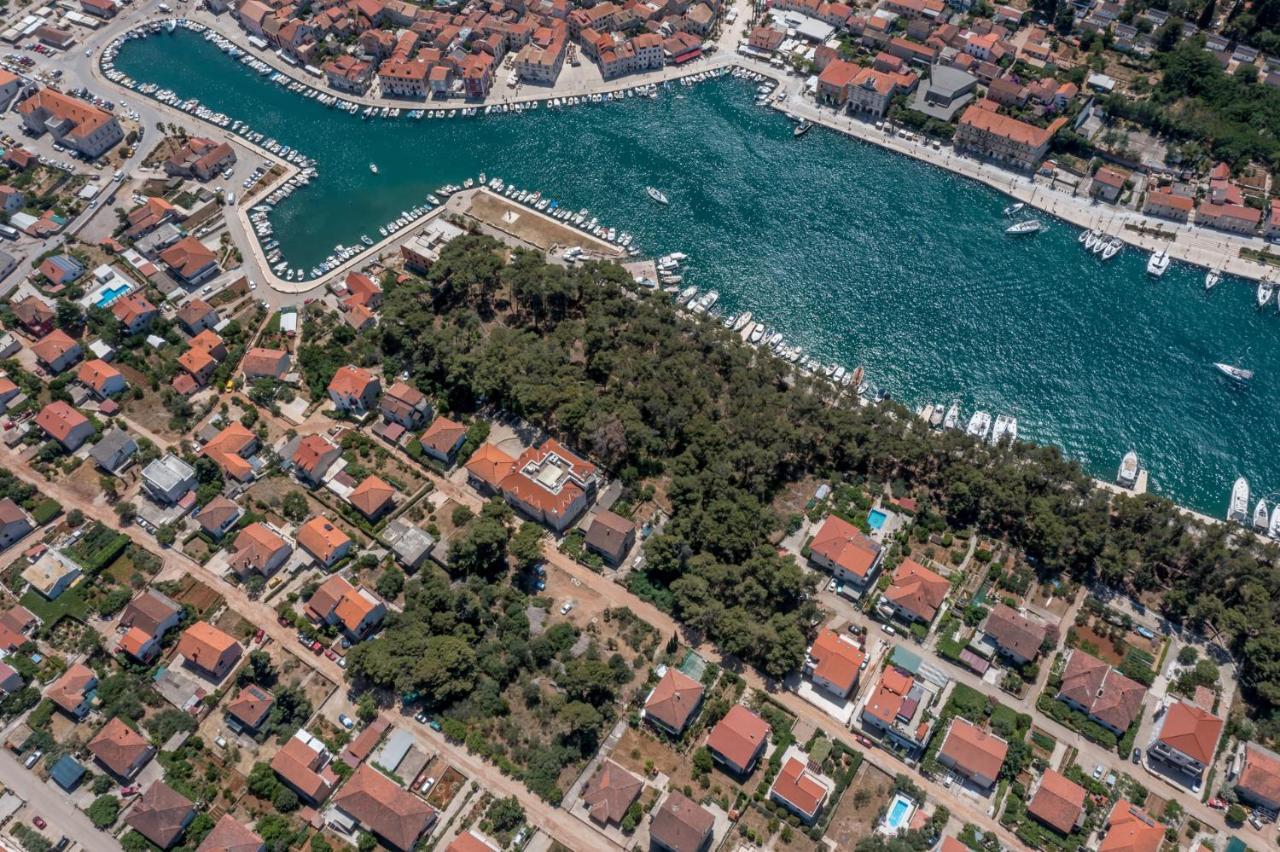 Villa House Oliva With Private Pool And Large Garden Stari Grad  Exterior foto