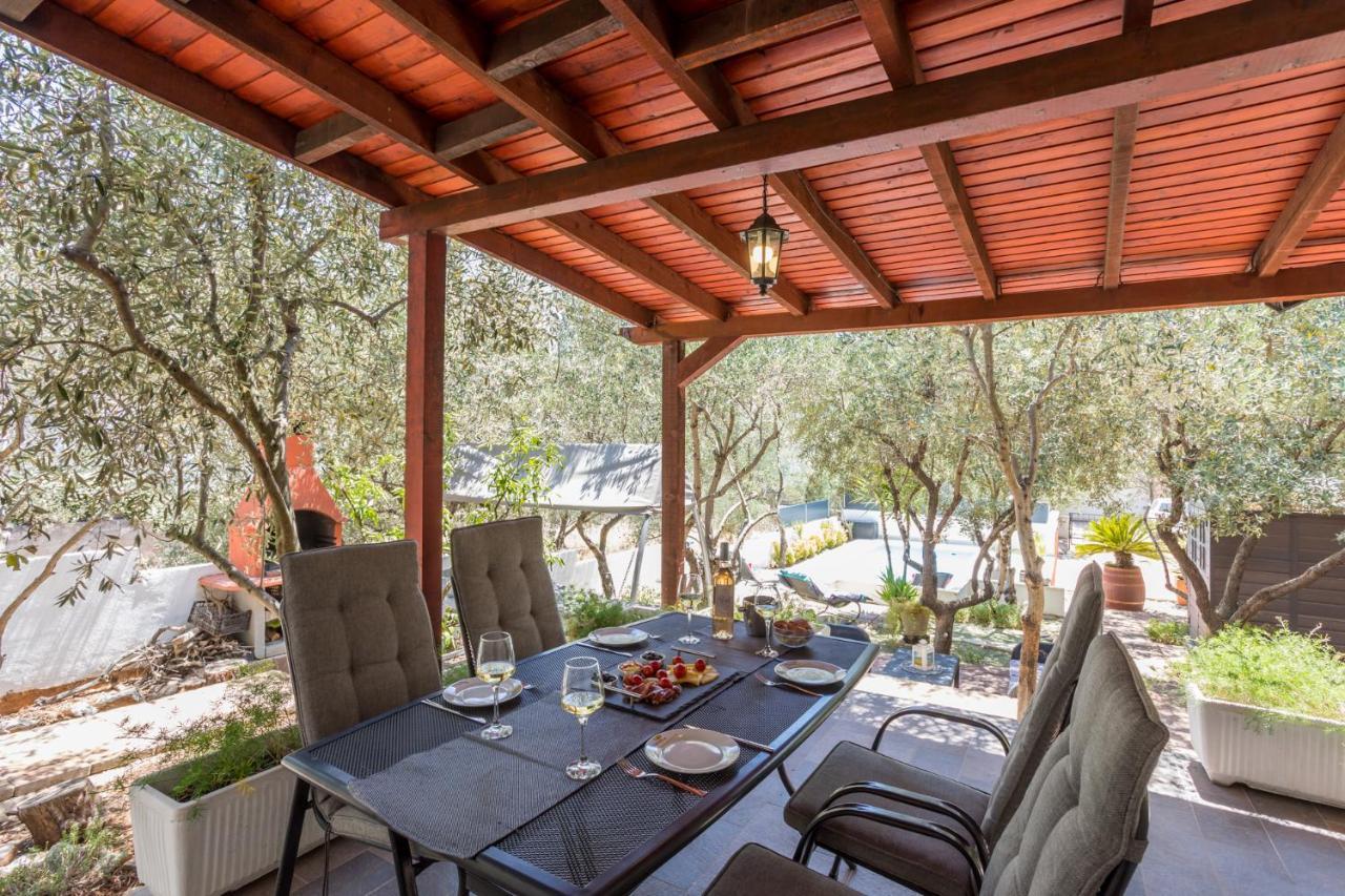 Villa House Oliva With Private Pool And Large Garden Stari Grad  Exterior foto